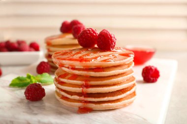 Ahududu tablo ile lezzetli gözleme