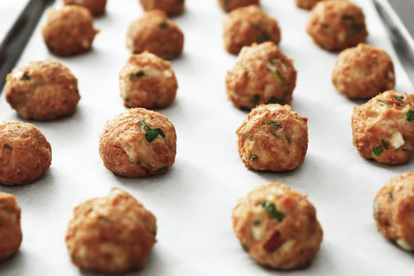 Lezzetli hindi köfte pişirme tepsisi üzerinde