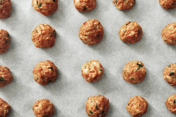 Lezzetli hindi köfte gri arka plan üzerinde