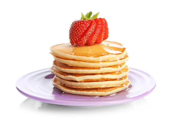 Teller mit leckeren Pfannkuchen auf weißem Hintergrund — Stockfoto