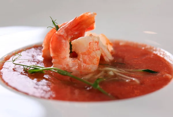 Delicious soup with shrimps in plate, close up — Stock Photo, Image
