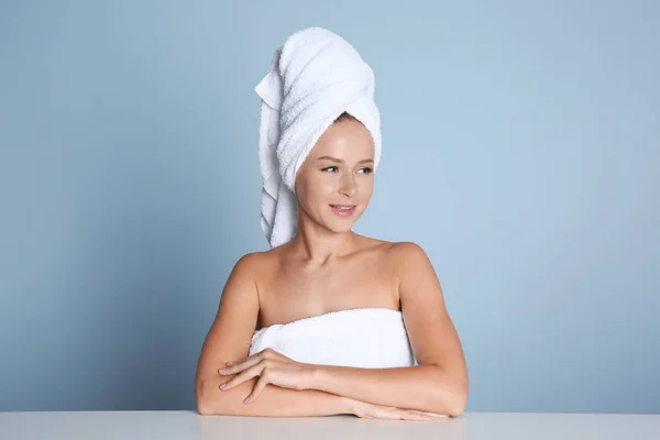 Beautiful young woman after bath on light background — Stock Photo, Image