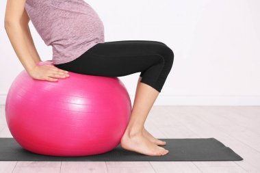 Genç hamile kadın eğitim 