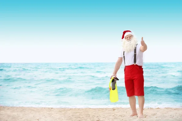Autêntico Papai Noel na praia — Fotografia de Stock