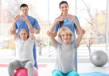 Fizyoterapistler modern klinik yaşlı hastalarda ile çalışma