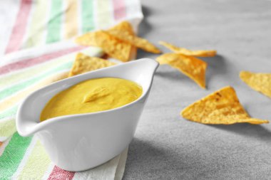 Lezzetli hardal soslu et suyu tekne 