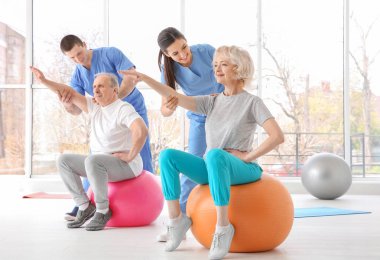 Fizyoterapistler modern klinik yaşlı hastalarda ile çalışma