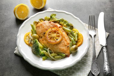 Plaka ile lezzetli tavuk fileto 