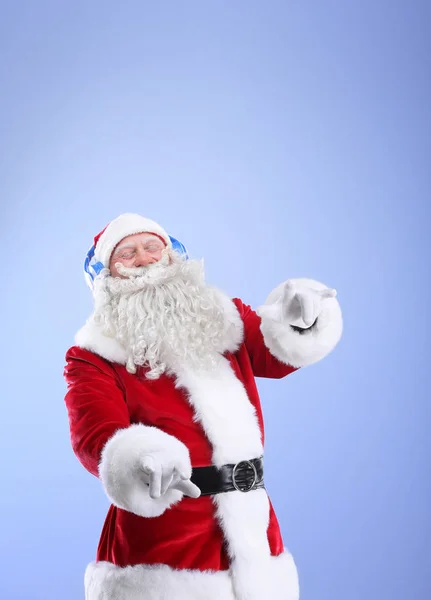 Papai Noel ouvindo música — Fotografia de Stock