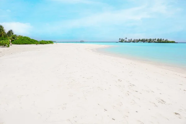 Beautiful sandy sea beach — Stock Photo, Image