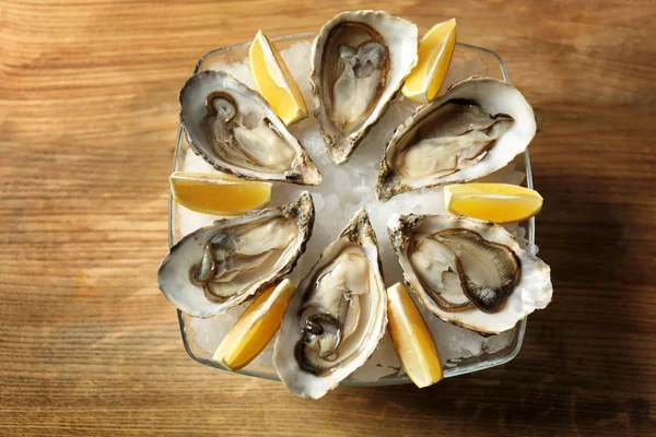 Delicious oysters with slices of lemon — Stock Photo, Image