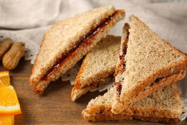 Sabrosos sándwiches con mantequilla de maní —  Fotos de Stock