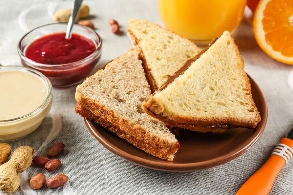Sanduíches saborosos com manteiga de amendoim — Fotografia de Stock
