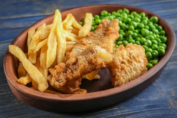 Plate of fried fish and French fries — Stock Photo, Image