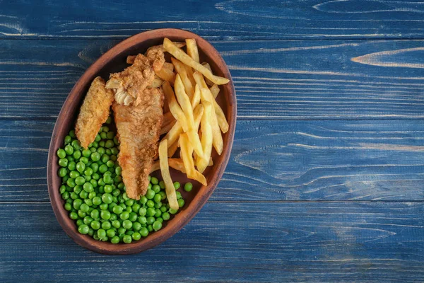 Platta av friterad fisk och pommes frites — Stockfoto