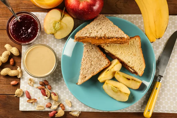 peanut butter sandwiches and apple