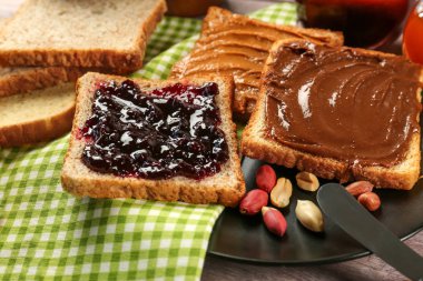 Fıstık ezmesi ile lezzetli sandviçler 