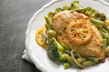 Plaka ile lezzetli tavuk fileto 