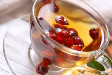 Cam bardak ile brier çay tablo