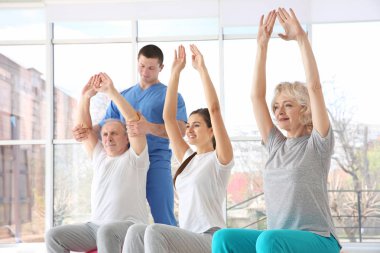 Fizyoterapist modern klinik hastalarda ile çalışma