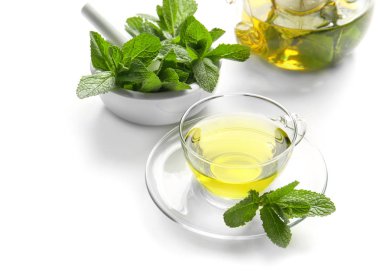 Bitki çayı ile kompozisyon