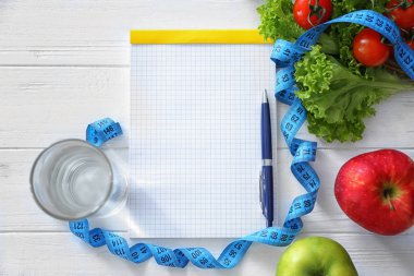 Tahta masadaki boş defter