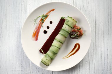 Deniz ürünleri rulo ile plaka 