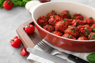 Türkiye'de köfte ile seramik güveç çanağı 