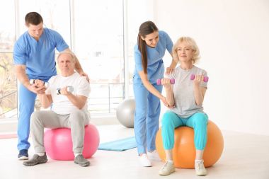 Fizyoterapistler modern klinik yaşlı hastalarda ile çalışma