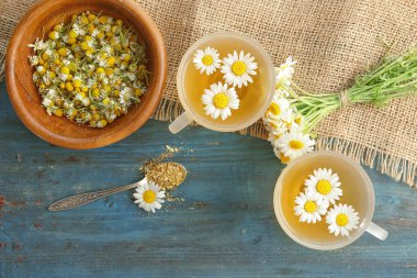 Papatya çayı ile kompozisyon 