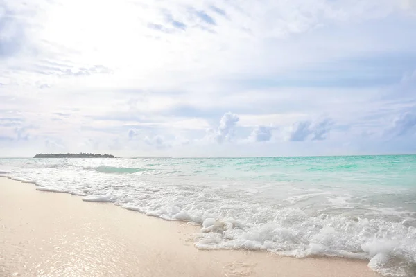 Beautiful sandy sea beach — Stock Photo, Image