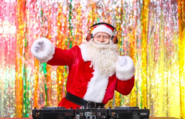 DJ Santa Claus in club — Stockfoto