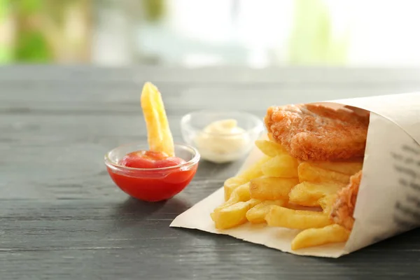 Tasty fried fish and chips — Stock Photo, Image