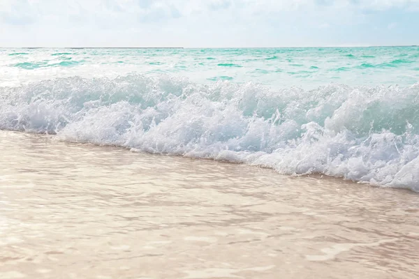 Warm sand and sea at resort — Stock Photo, Image