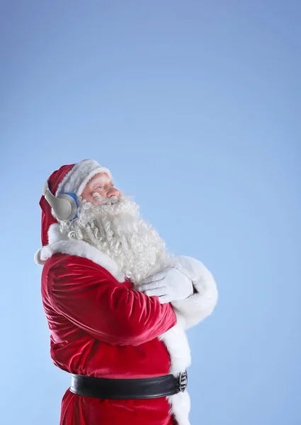 Santa claus poslechu hudby — Stock fotografie