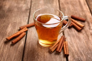 Aromatik sıcak tarçınlı çay  