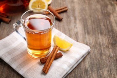 Aromatik sıcak tarçınlı çay  