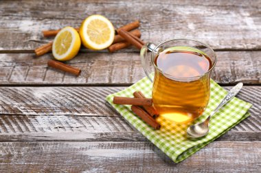 Aromatik sıcak tarçınlı çay  