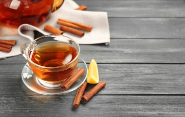 Aromatik sıcak tarçınlı çay  