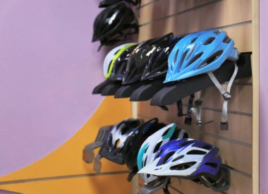 kask içinde Bisiklet dükkanı