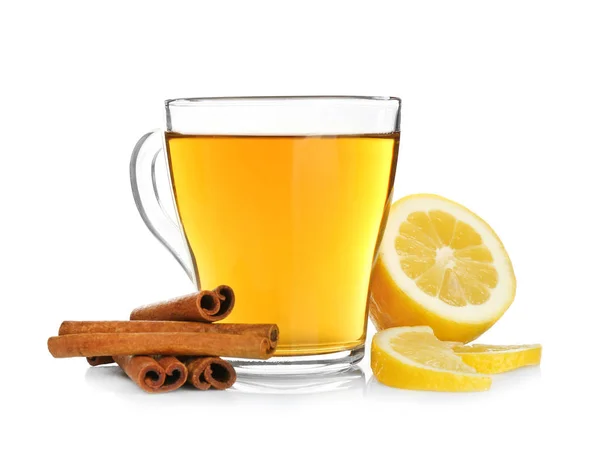 Taza de té caliente aromático con canela —  Fotos de Stock
