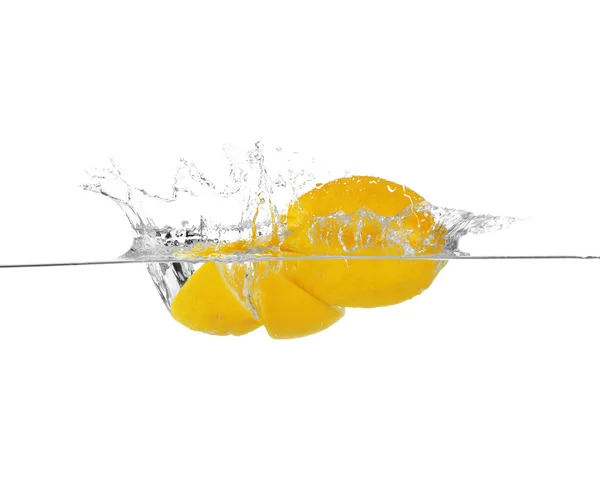 Fresh lemon in water — Stock Photo, Image