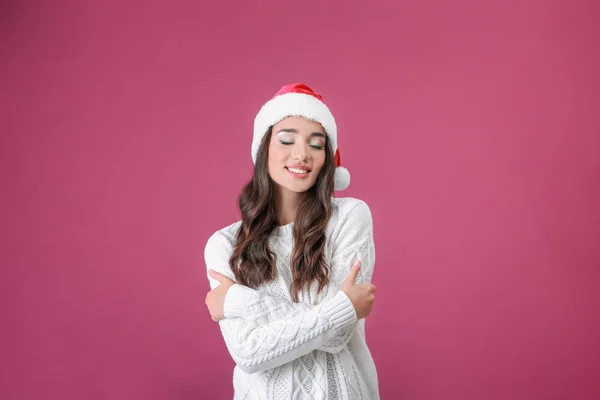 Ganska känslomässiga lady i jul hatt — Stockfoto