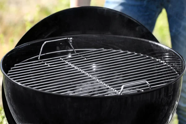 Barbecue en métal grill — Photo