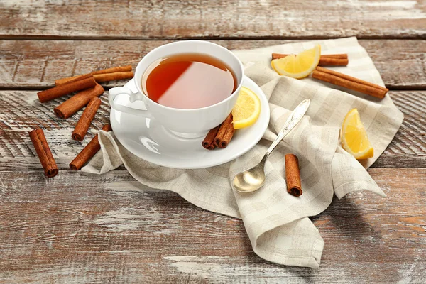 Aromatische hete kaneel thee — Stockfoto