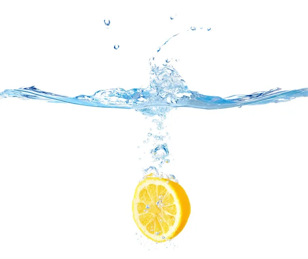 Limone fresco affettato in acqua — Foto Stock