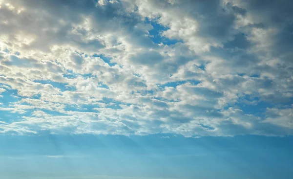 Nuvole nel cielo blu — Foto Stock