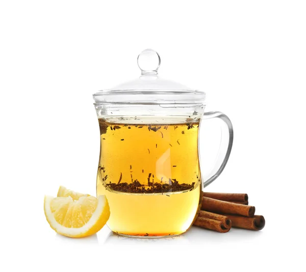 Taza de té caliente aromático con canela — Foto de Stock