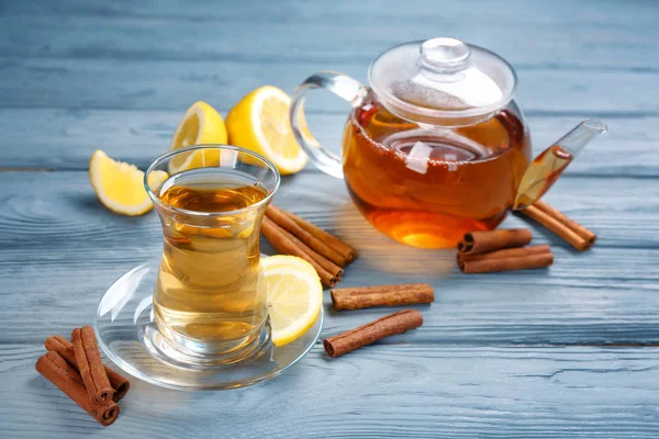 Chá de canela quente aromático — Fotografia de Stock