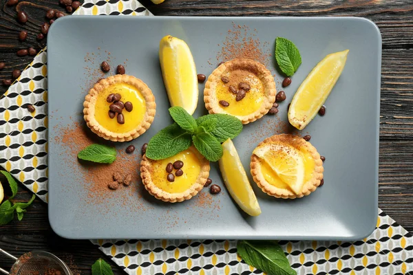 Вкусные хрустящие пироги с лимоном — стоковое фото
